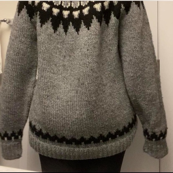 HANDMADE ICELANDIC CREWNECK SWEATER - Picture 3 of 7